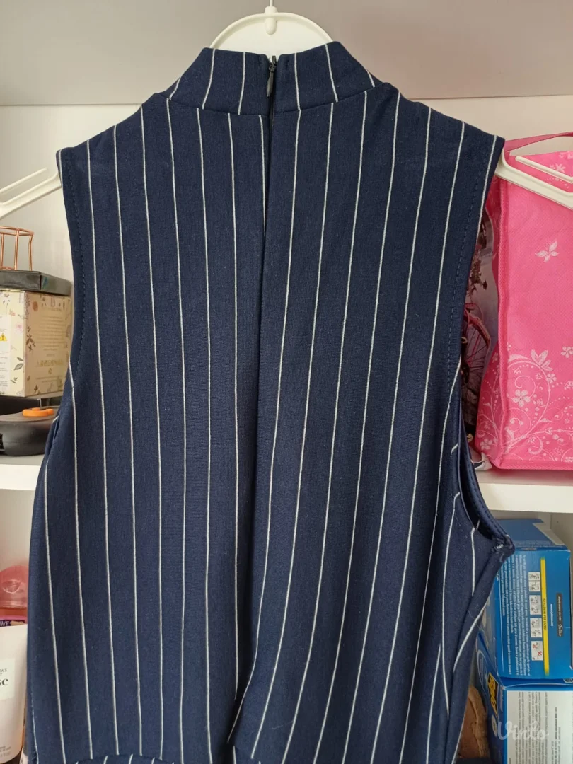 Novi Missguided teget prugasti kapri kombinezon