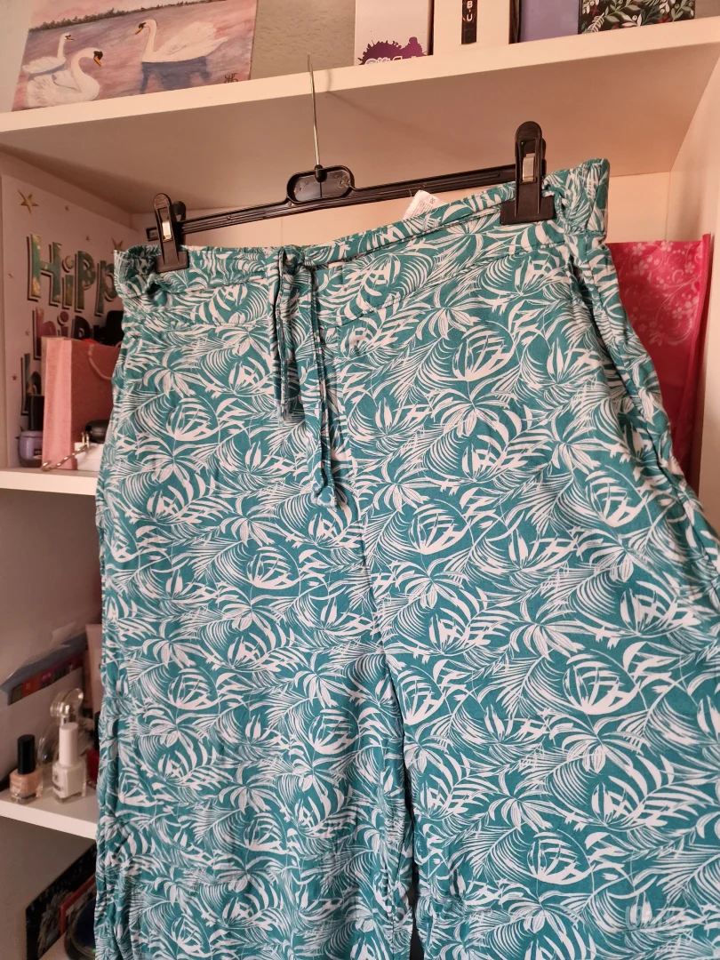 Orsay zelene cvetne duboke viskozne siroke letnje pantalone