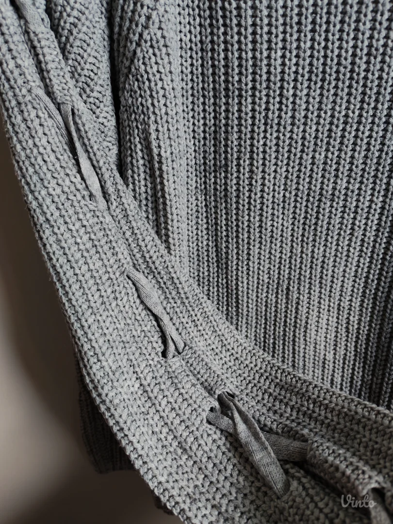 LC Waikiki sivi džemper