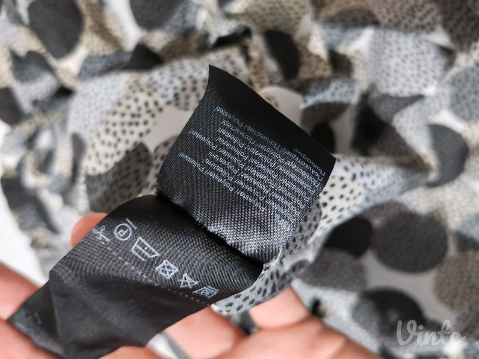 Elegantna s.Oliver Black Label bluza sa tufnama