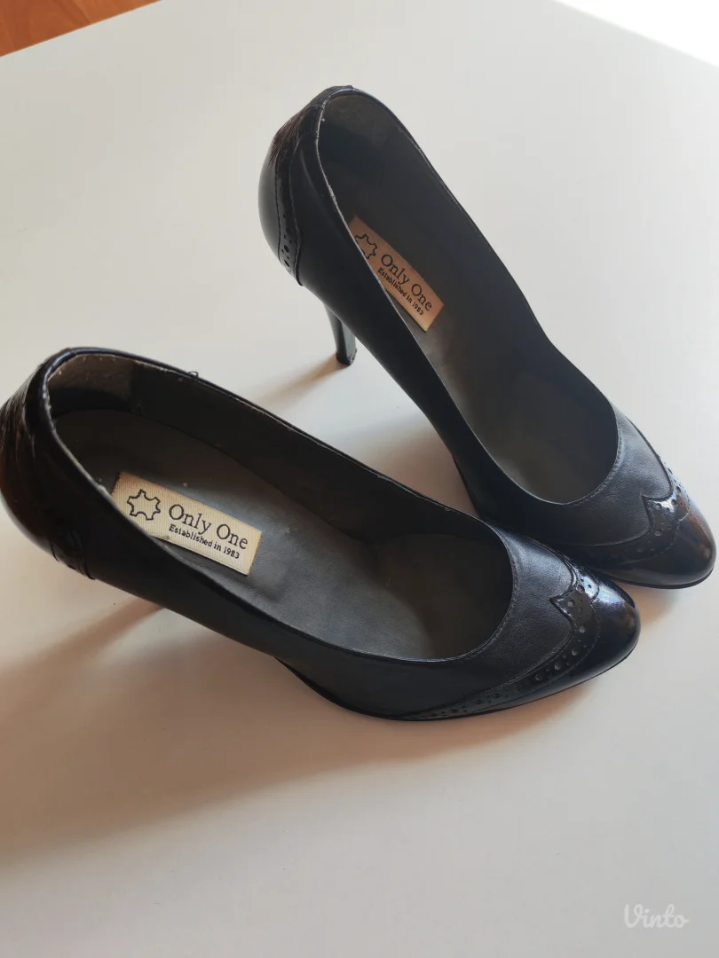 Crne kožne salonke "Only One" – Vintage stil