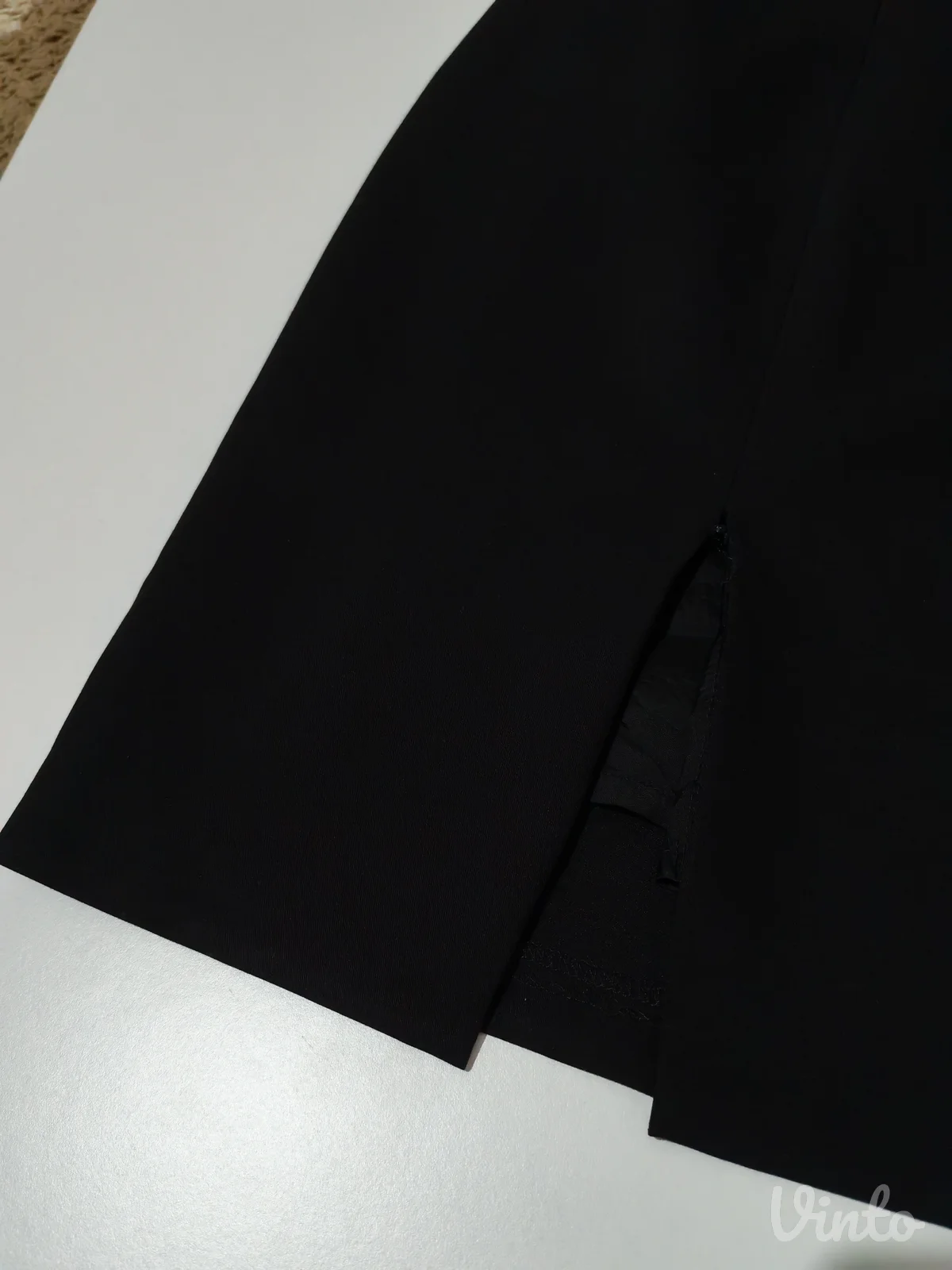 Elegantna crna suknja Bellissima – midi model