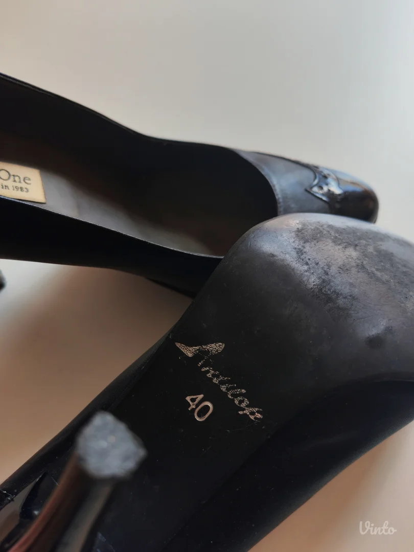 Crne kožne salonke "Only One" – Vintage stil
