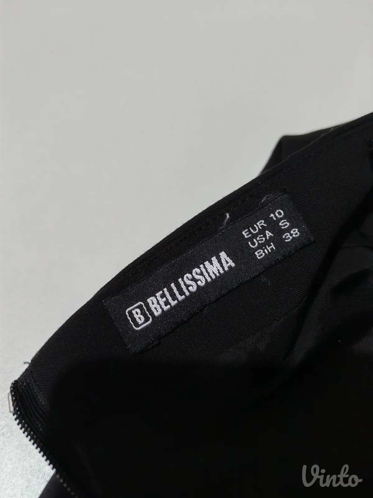 Elegantna crna suknja Bellissima – midi model