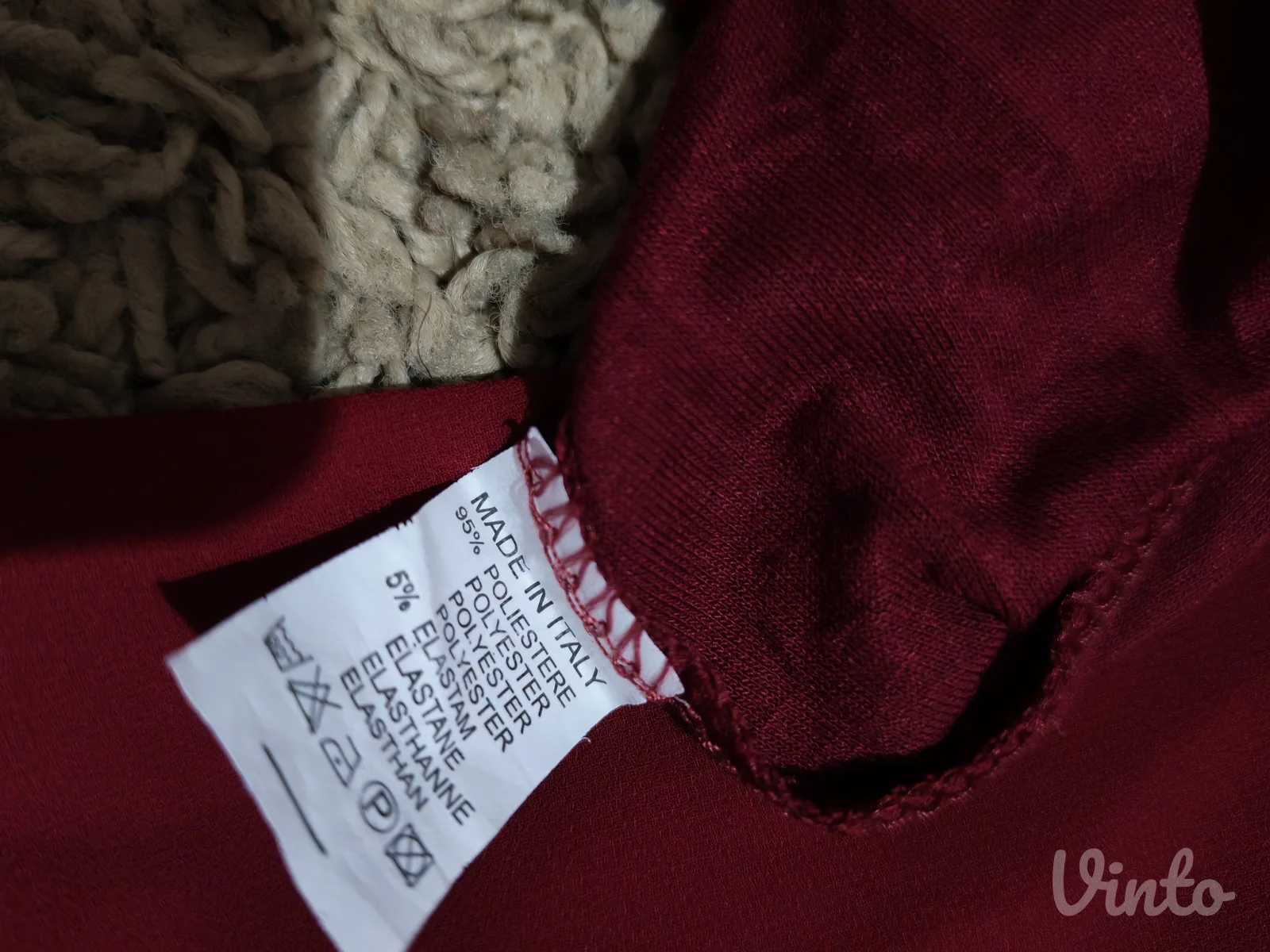 Elegantna bordo bluza sa čipkanim detaljima