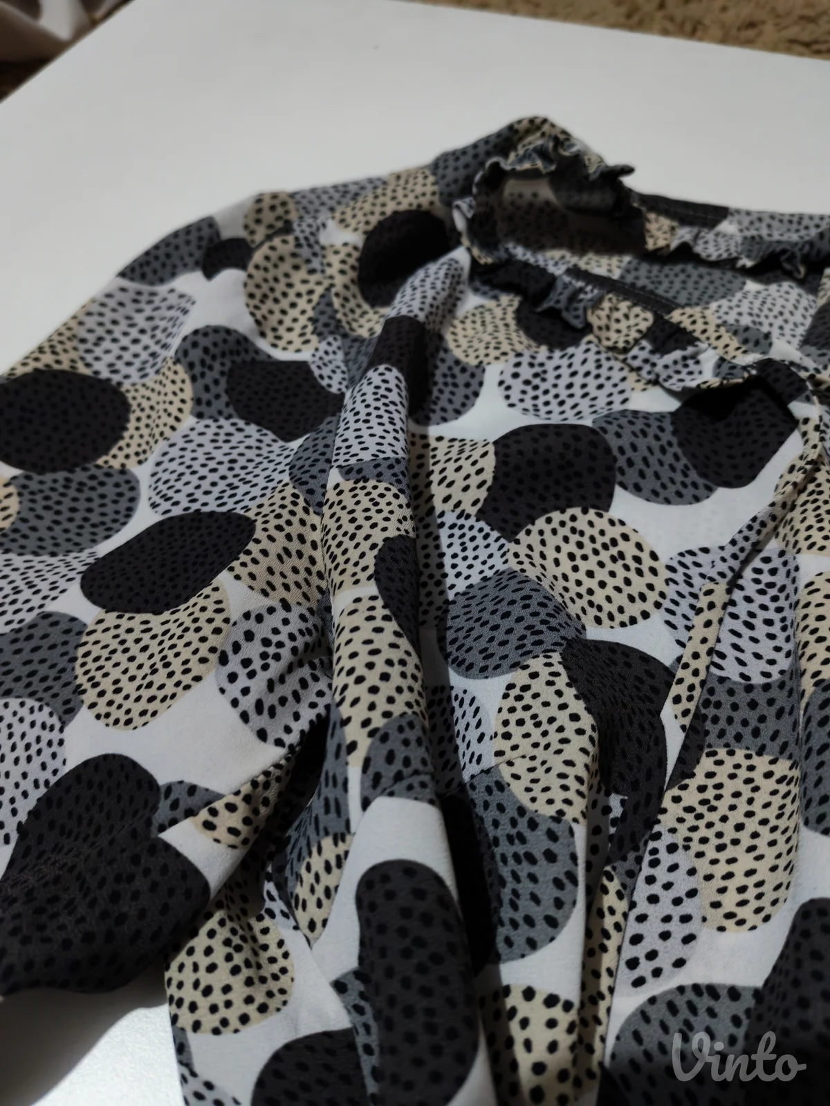 Elegantna s.Oliver Black Label bluza sa tufnama