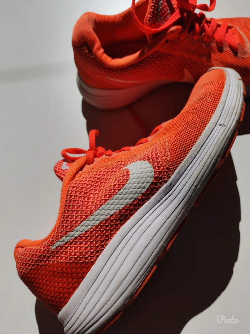 Nike Revolution ženske patike