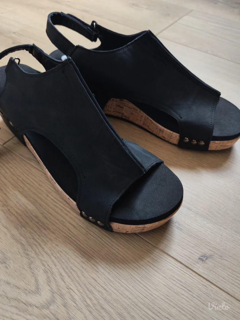 Crne sandale na platformu sa plutom