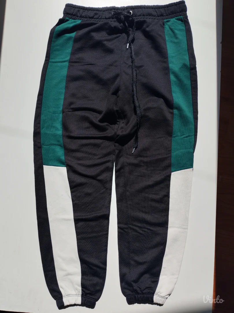 Bershka sportske trenerke