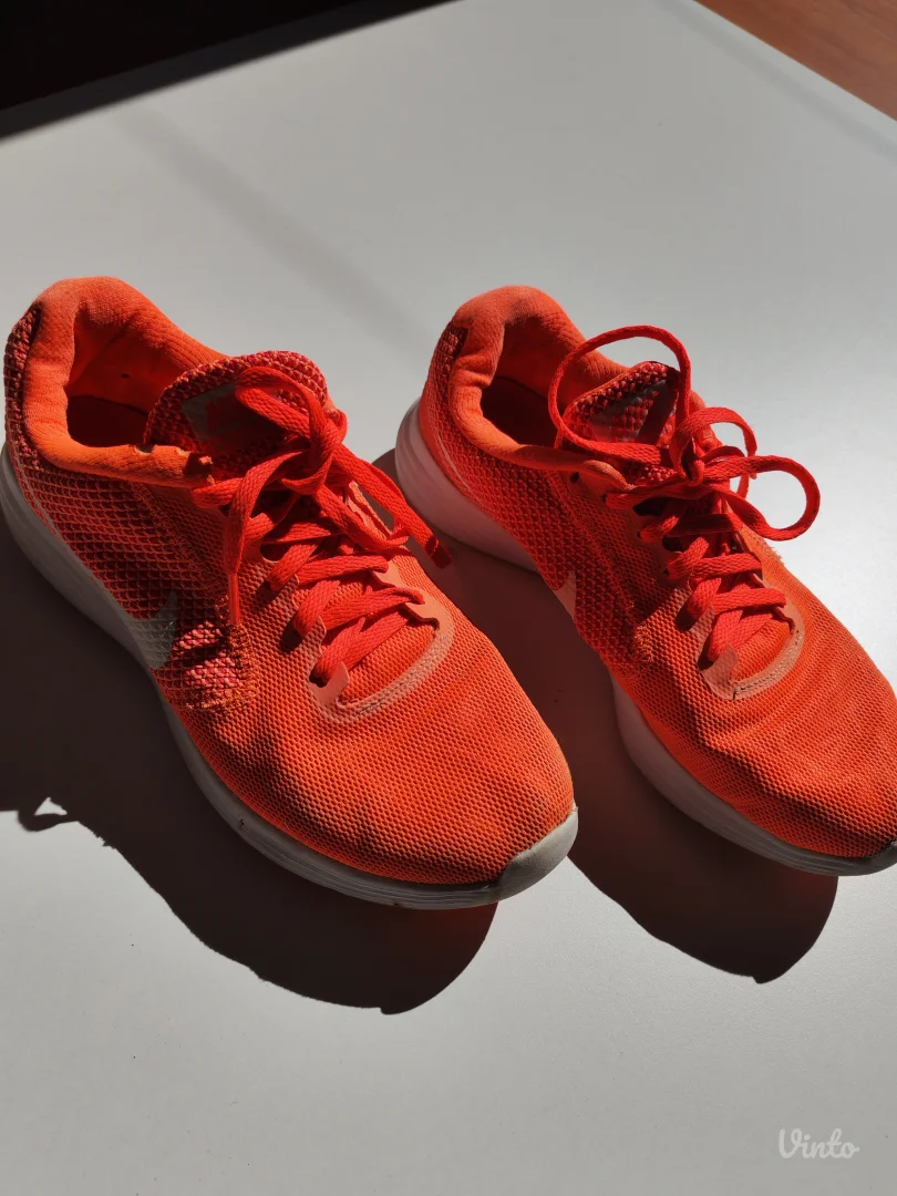 Nike Revolution ženske patike