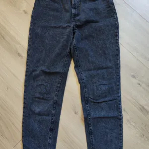 Reserved crne Mom jeans