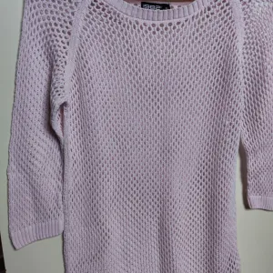 Mrežasti džemper