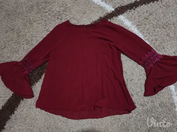 Elegantna bordo bluza sa čipkanim detaljima