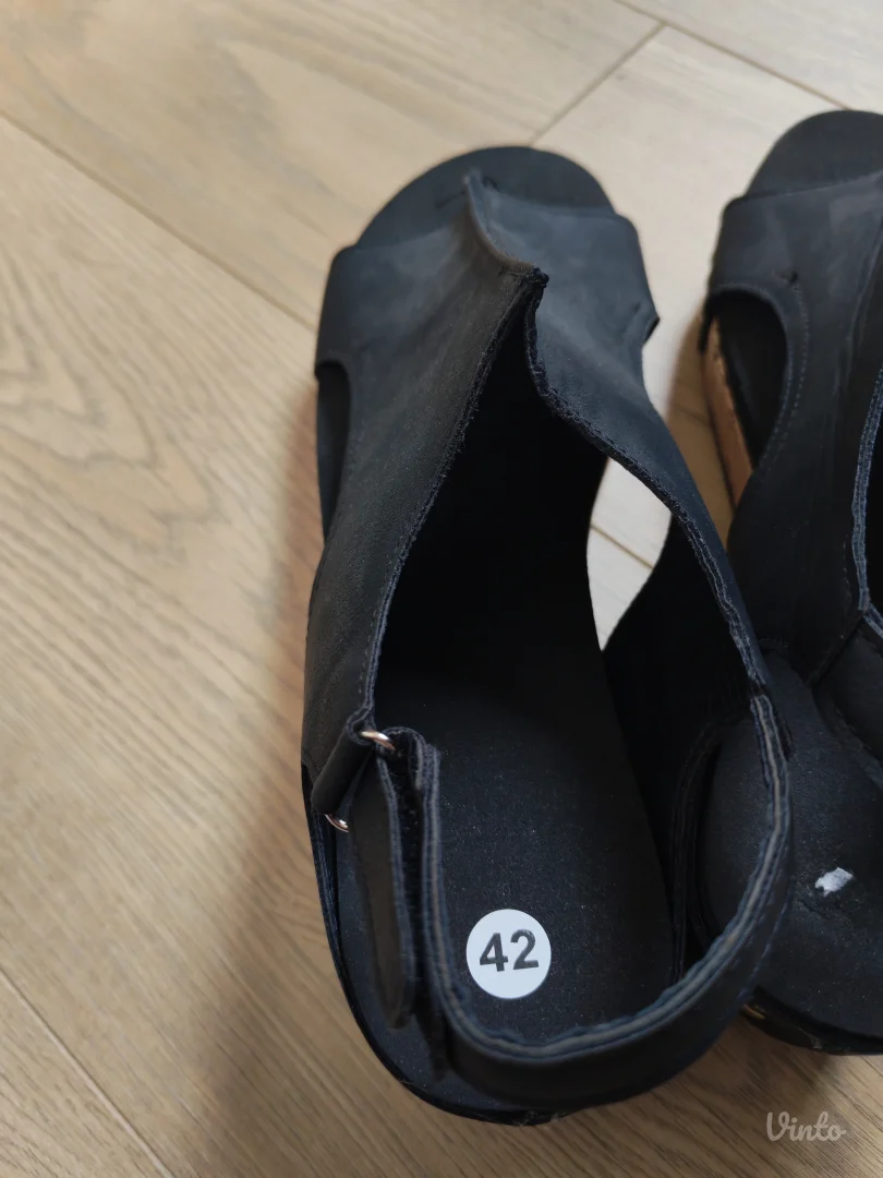 Crne sandale na platformu sa plutom