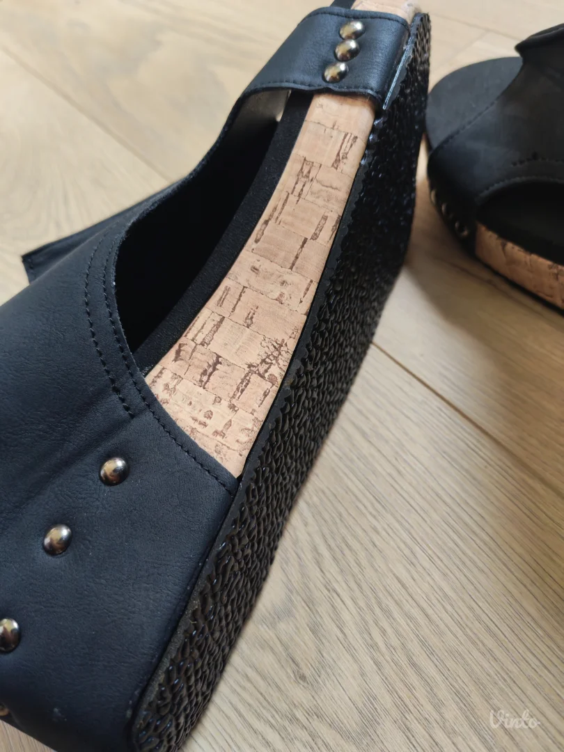 Crne sandale na platformu sa plutom