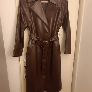 Kozni kaputic Stradivarius