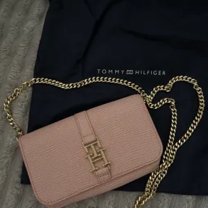 Tommy Hilfiger torbica