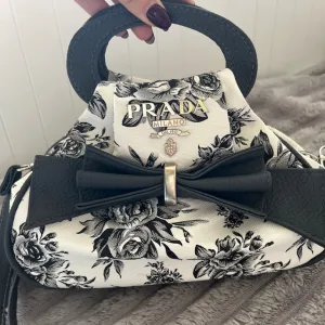 Prada torbica PRODATO