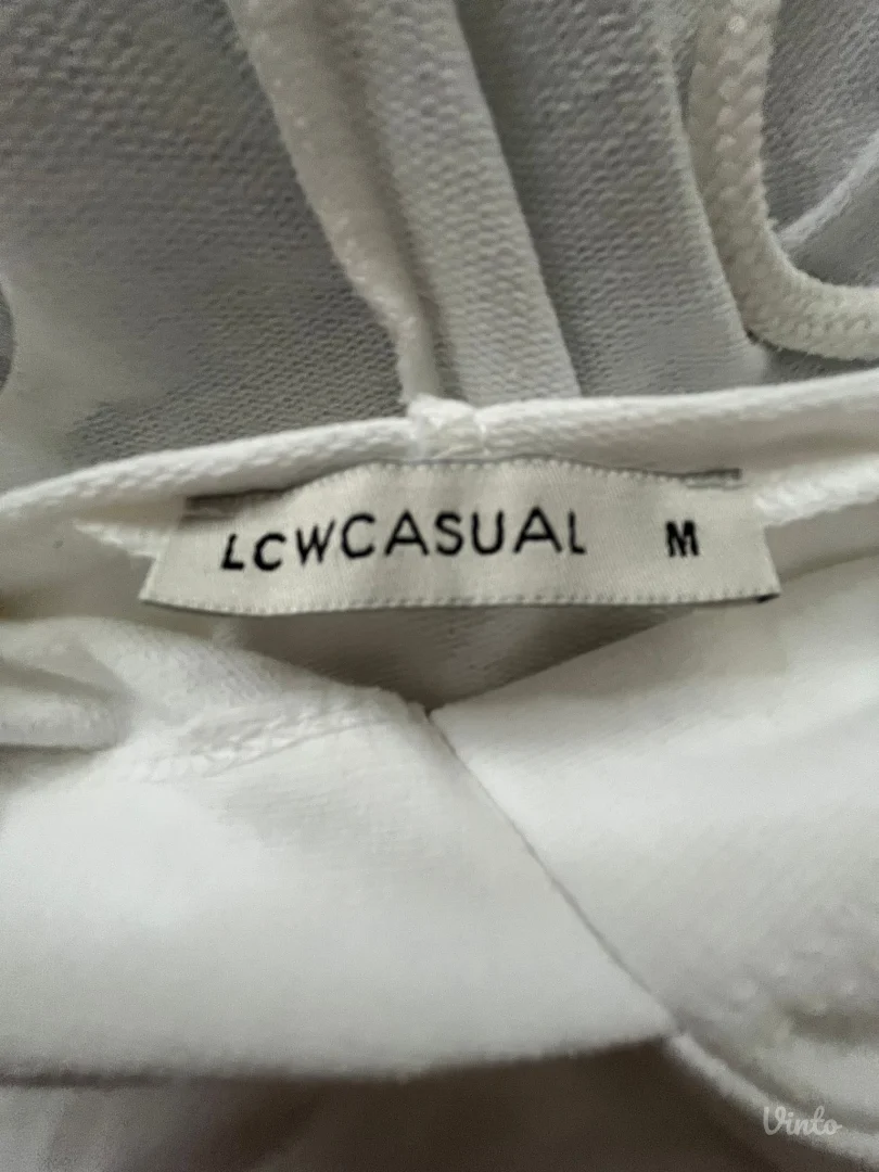 LC Waikiki bela dukserica sa aplikacijom na leđima