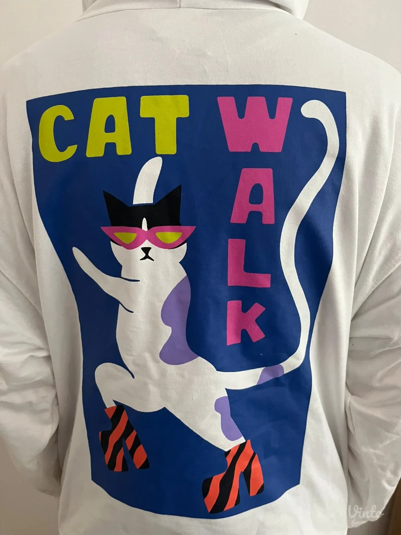 LC Waikiki bela dukserica sa aplikacijom na leđima