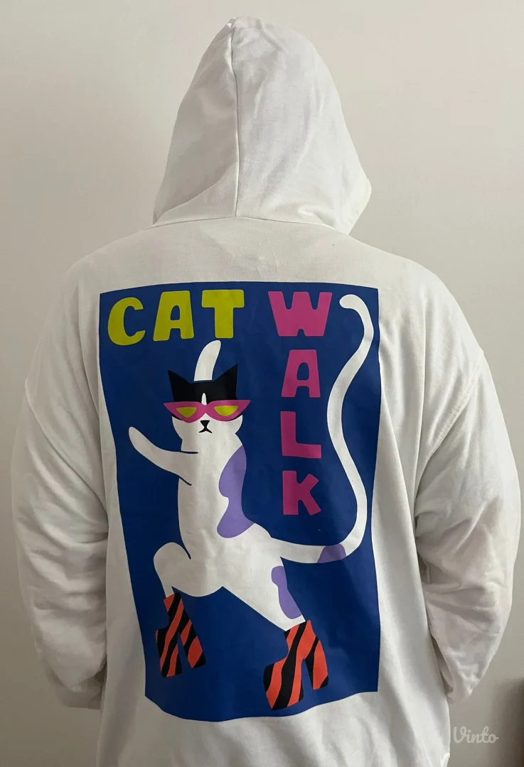 LC Waikiki bela dukserica sa aplikacijom na leđima