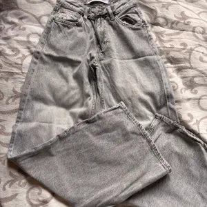 Sive široke farmerke