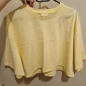 Novo! Divna GINA TRICOT majica