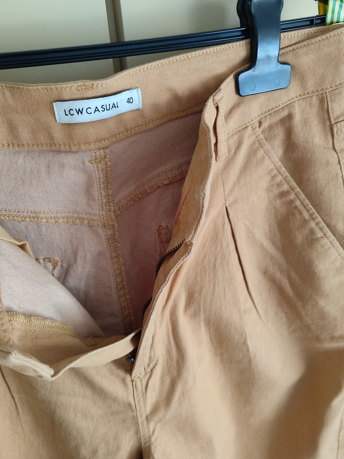 Nove waikiki pantalone