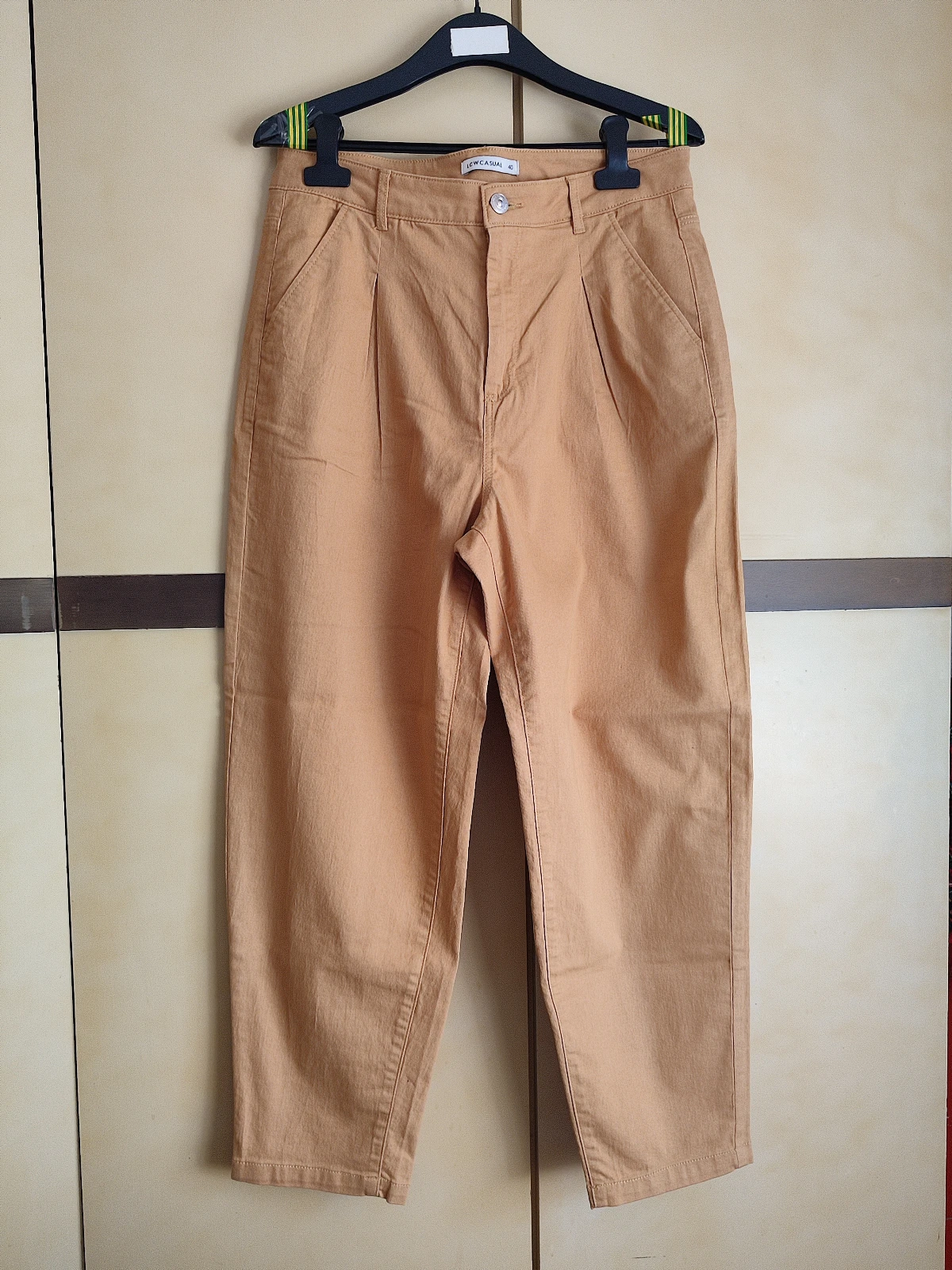 Nove waikiki pantalone