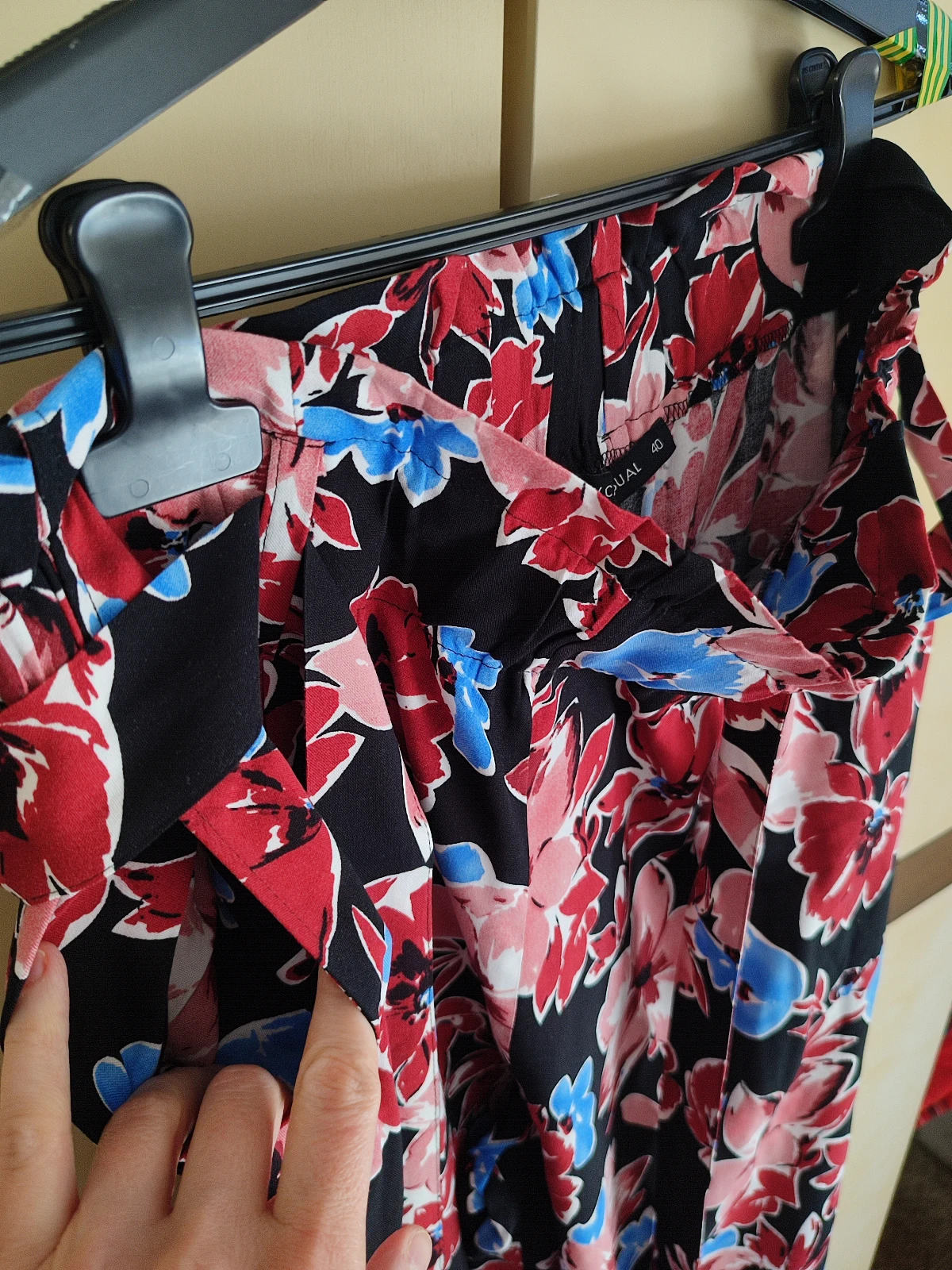 Cvetne siroke pantalone