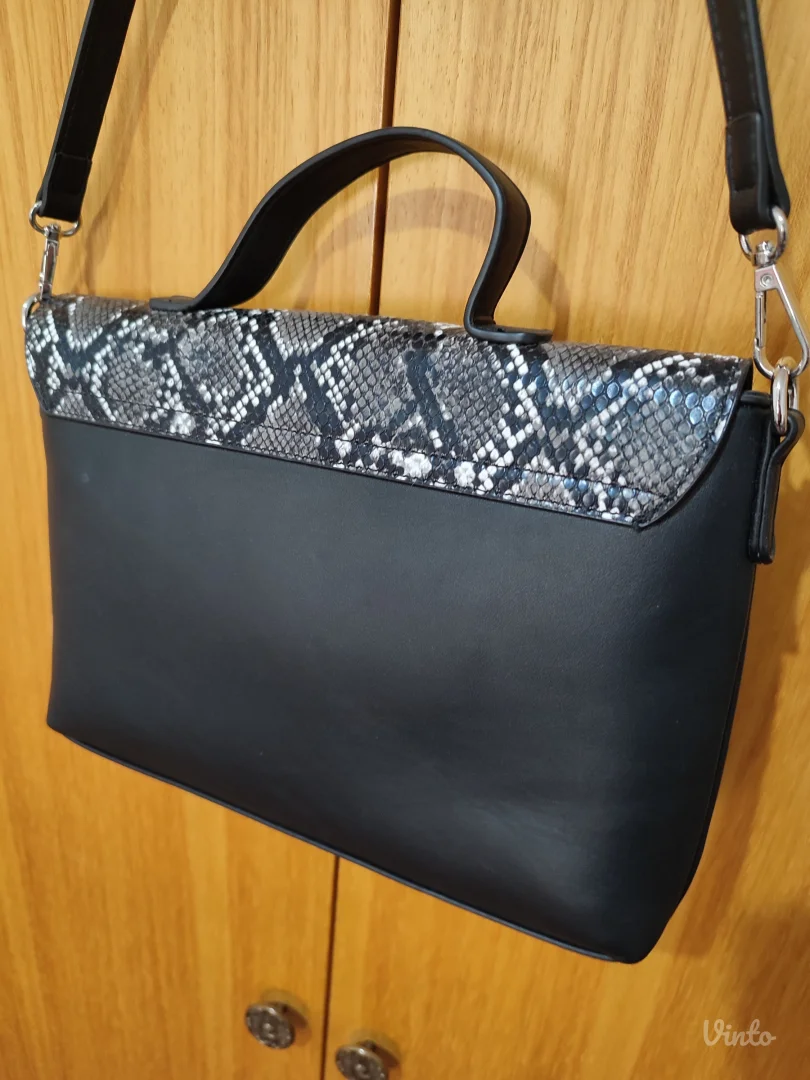 Crna torba sa animal printom