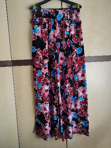 Cvetne siroke pantalone