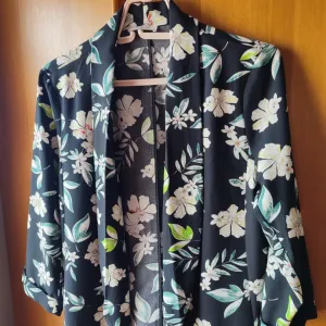 Orsay cvetni blejzer