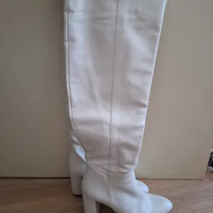 Zara kožne čizme 37