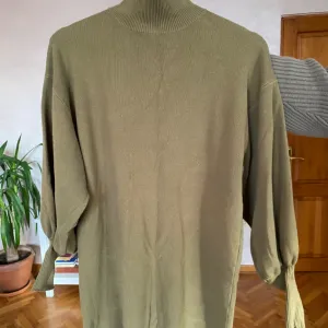 Zelena rolka haljina