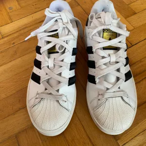 Adidas superstar botega