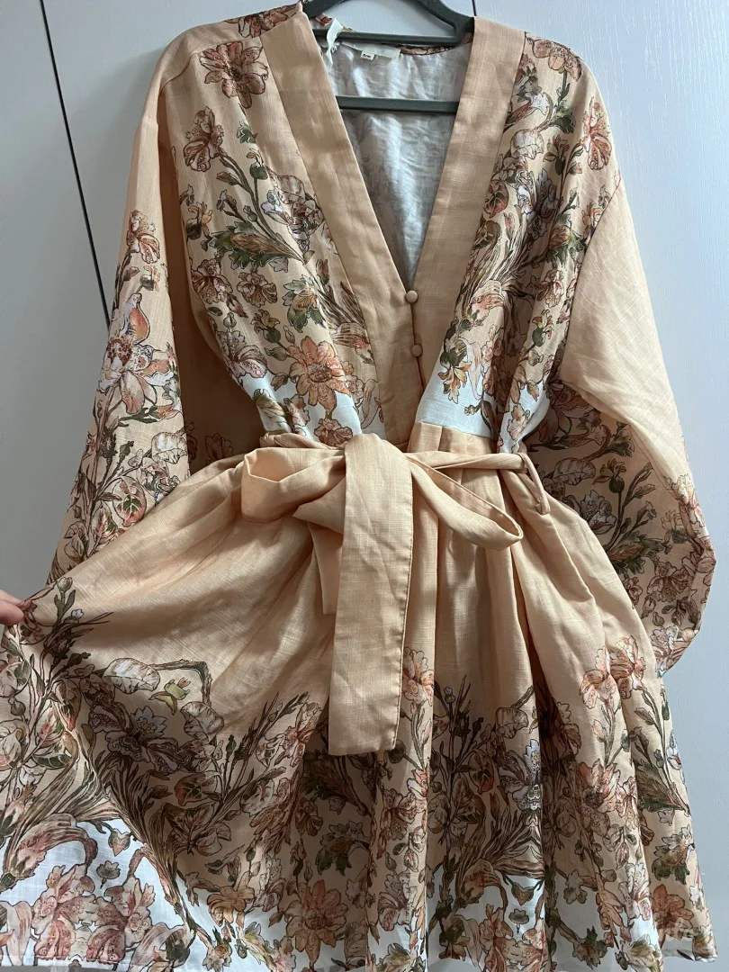 Cvetna lanena haljina sa pojasom