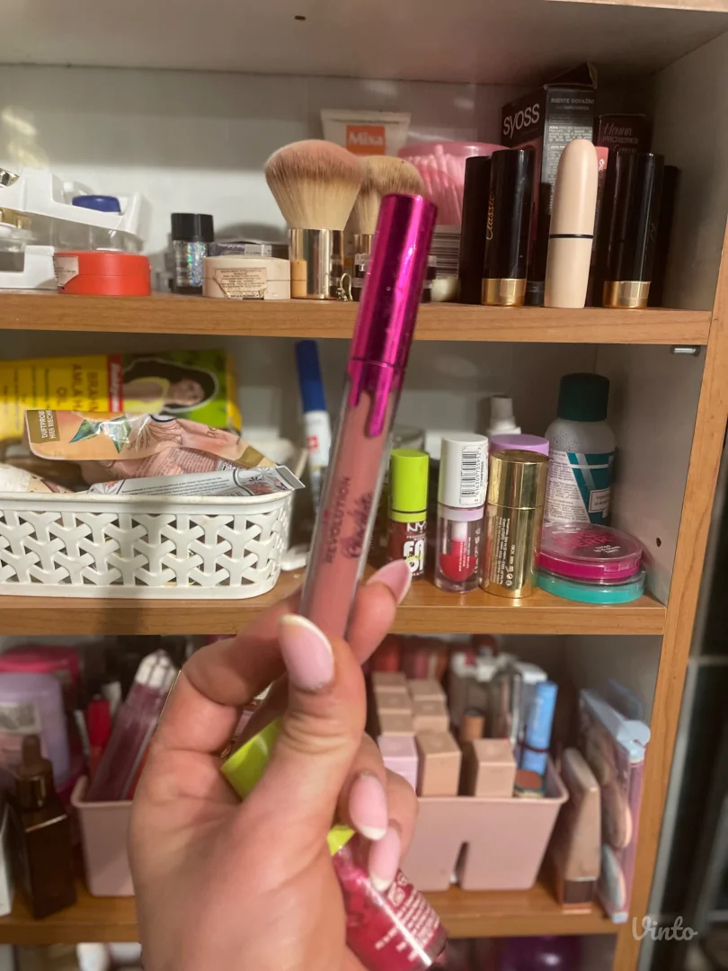 Revolution Chocolate nude sjaj za usne