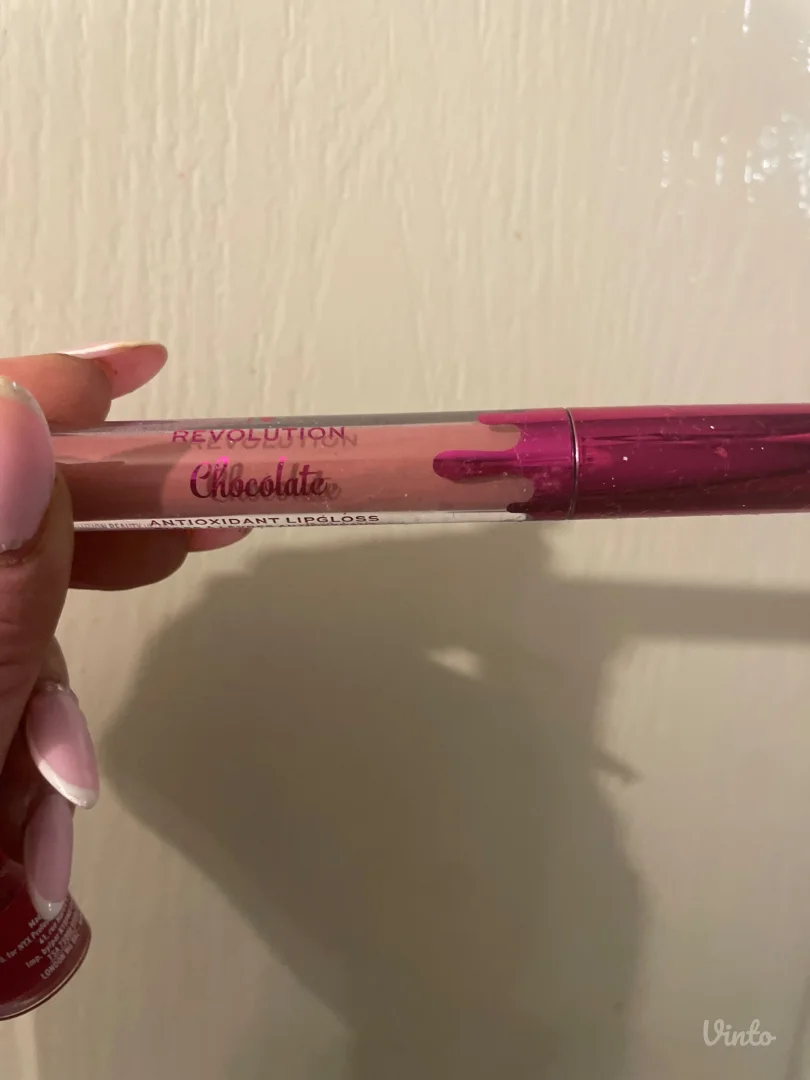 Revolution Chocolate nude sjaj za usne