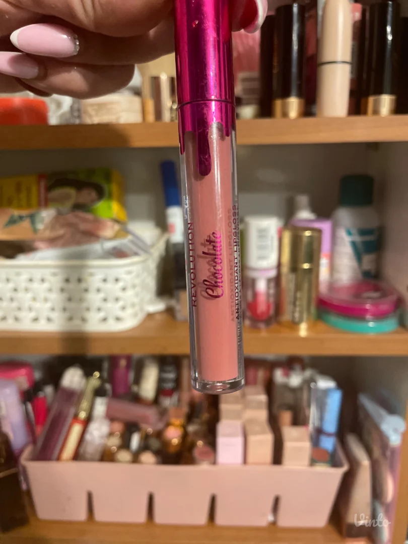 Revolution Chocolate nude sjaj za usne