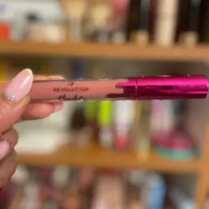 Revolution Chocolate nude sjaj za usne