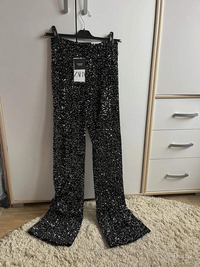 Nove Zara Festive Sljokicaste Pantalone