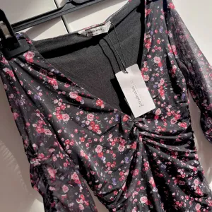 Nova Stradivarius cvetna haljina