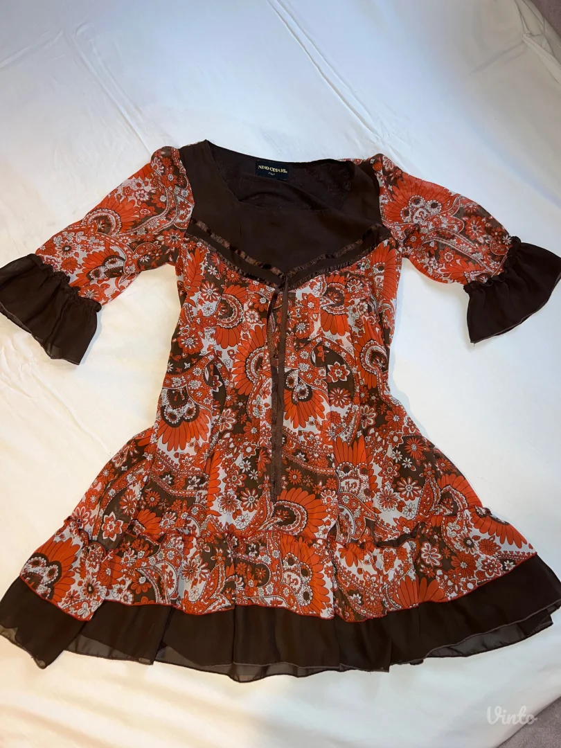 Braon kratka haljinica sa šarama