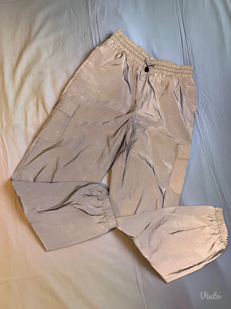 FOREVER 21 reflektujuća trenerka