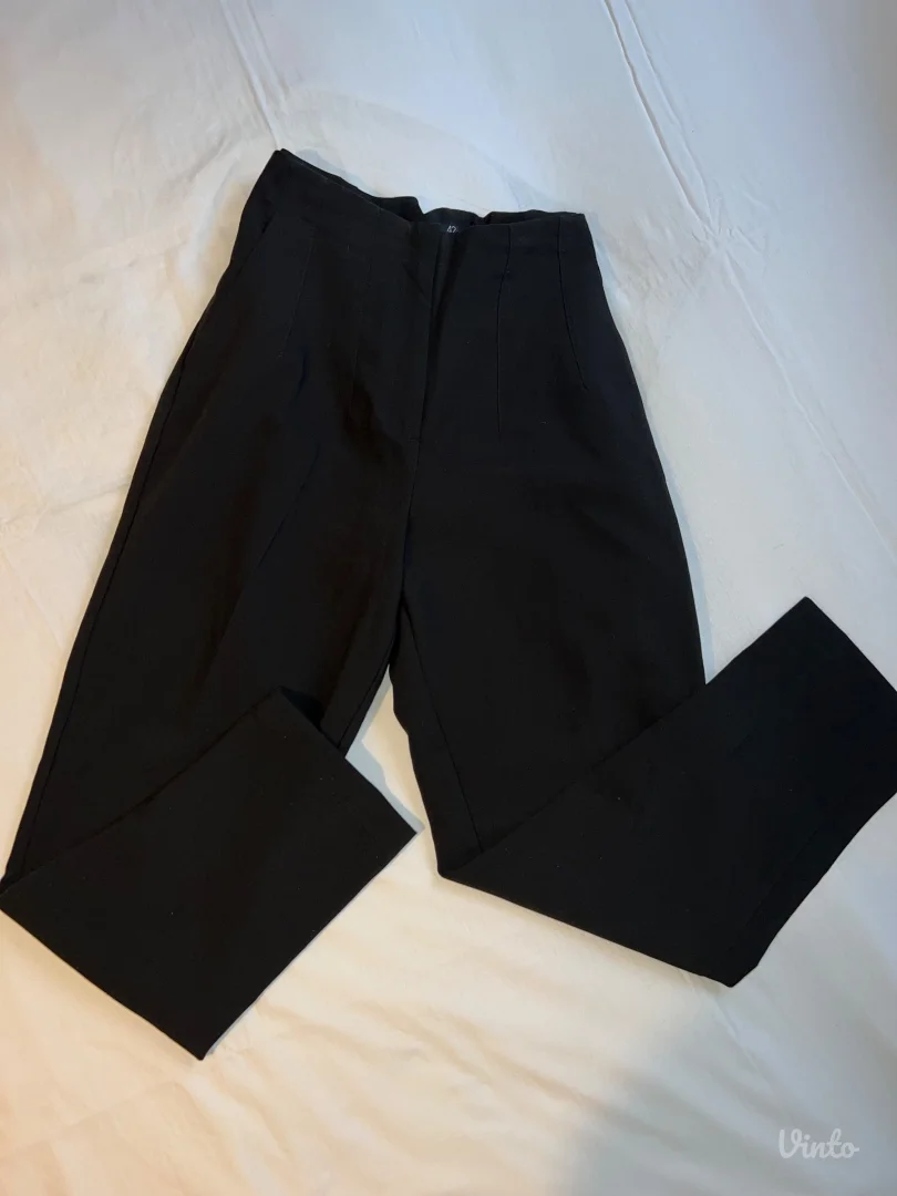 Crne pantalone – New Yorker