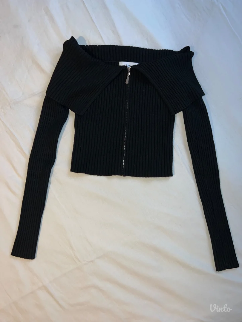 Crna majica sa spuštenim ramenima – Bershka