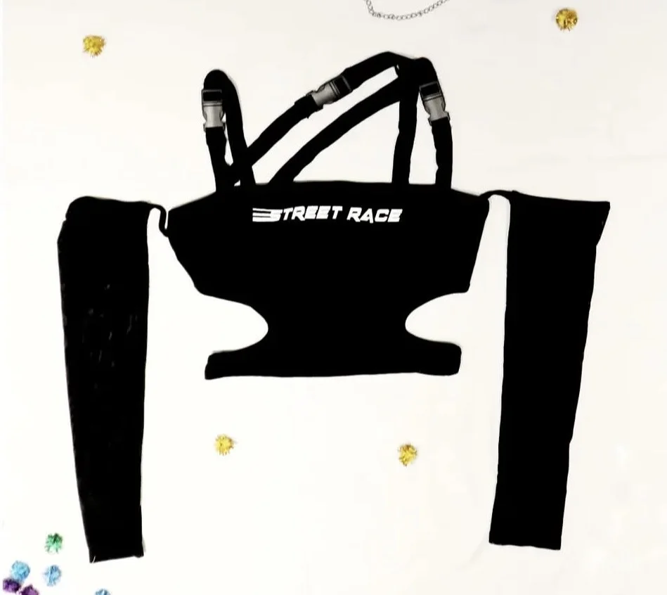 Neobičan SHEIN crni crop top sa mrežastim rukavima