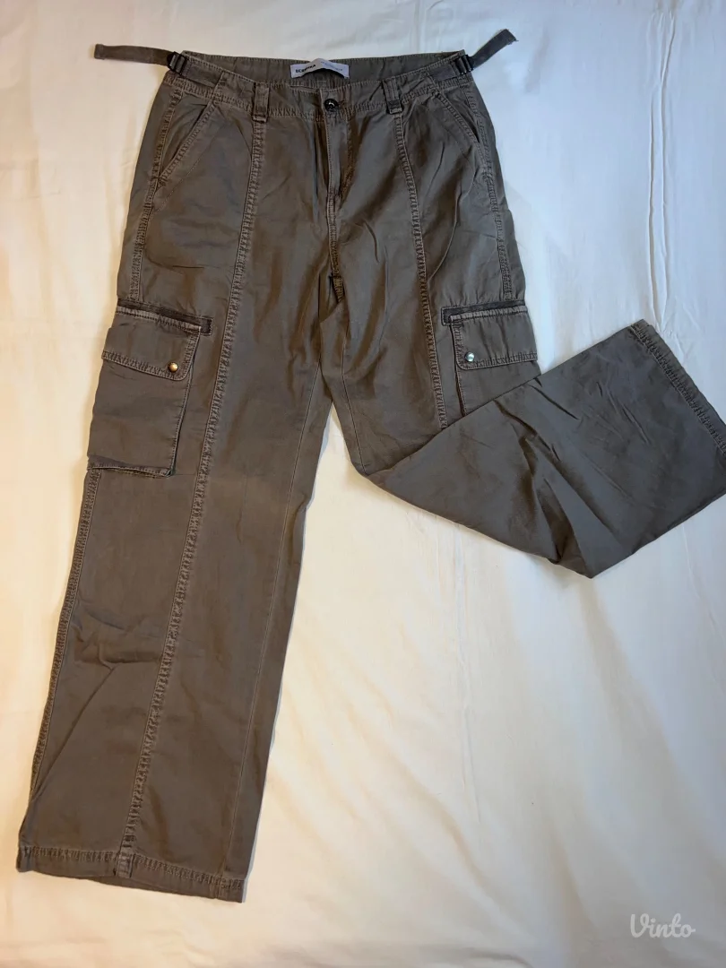 Sive pantalone sa džepovima – Bershka