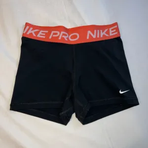NIKE Pro šorc – original, kao nov, roze pojas